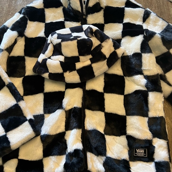 New! Vans faux fur checkered coat sz large, hat h&m matches perfectly - Picture 6 of 12